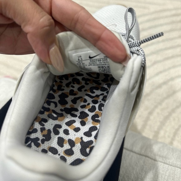 Nike Air Max Women’s Bella leopard print sneakers - Picture 5 of 6